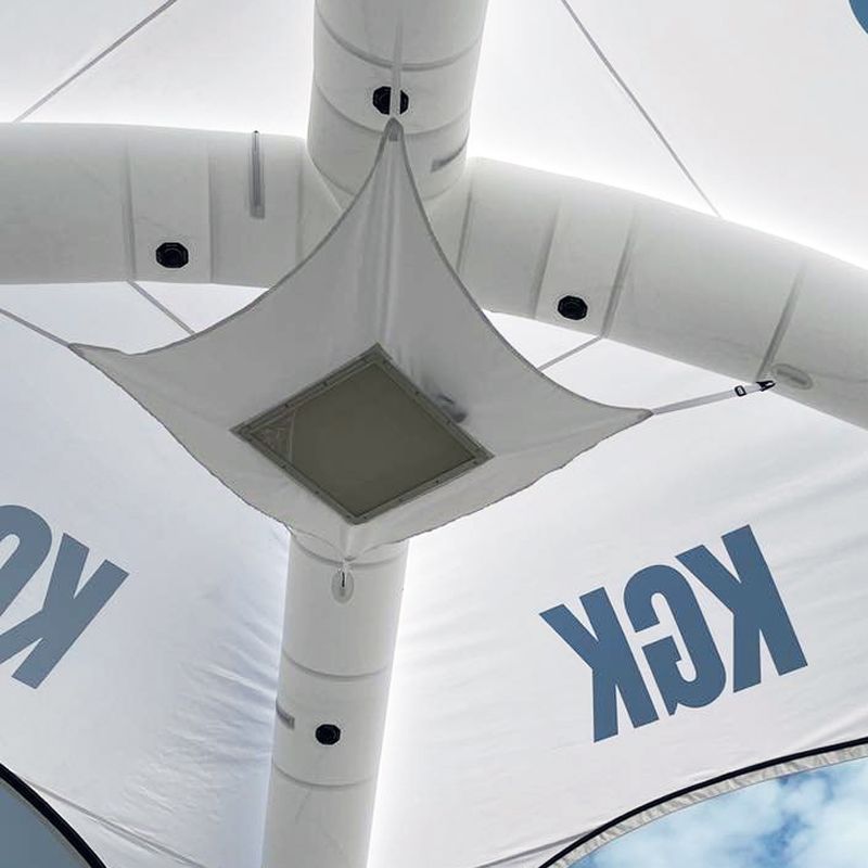 LED deckenlicht im großen 8x8-X-Tent